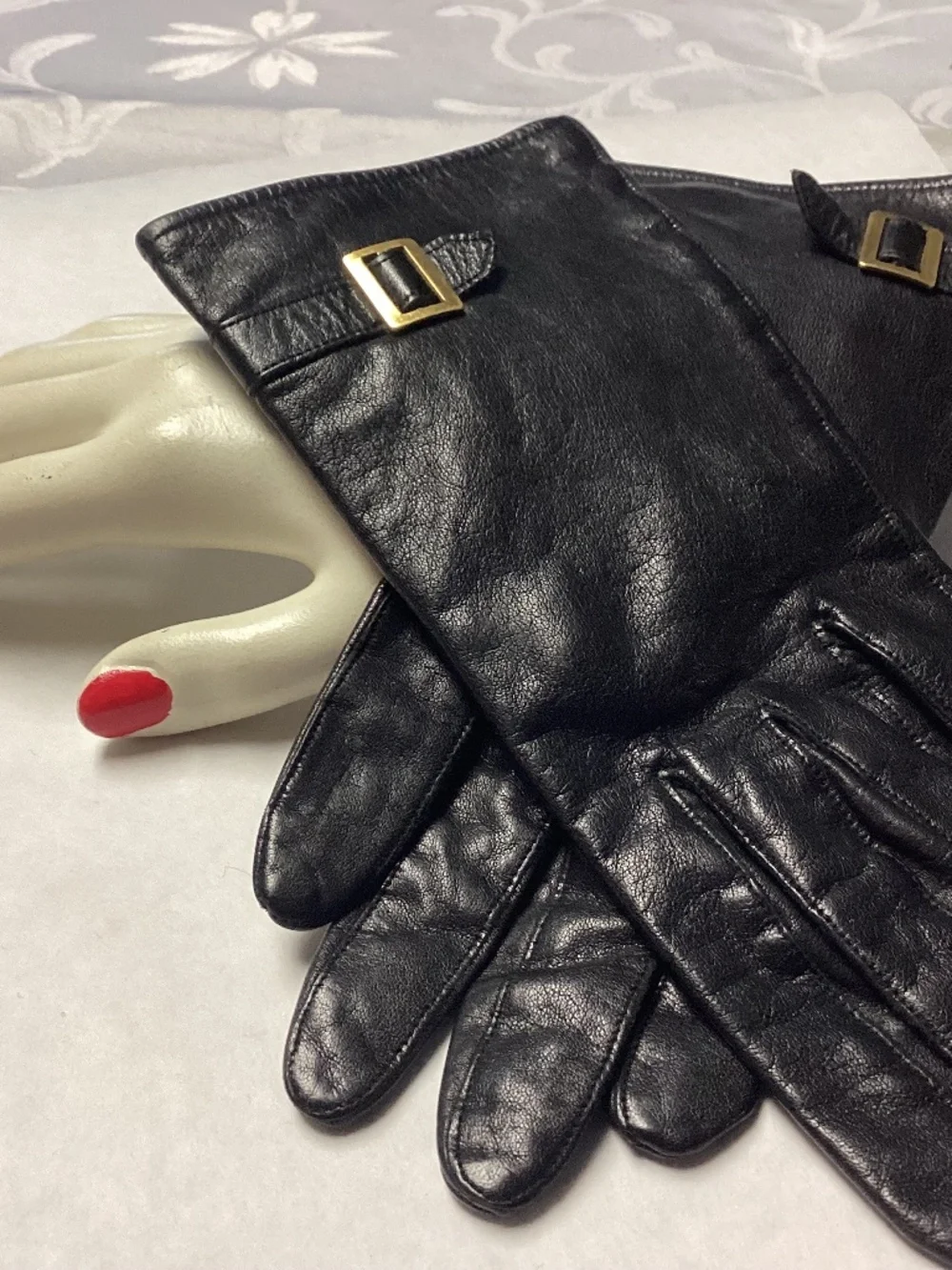 BLACK COWHIDE LEARHER GLOVES BLACK SIZE 8 ornate new old stock